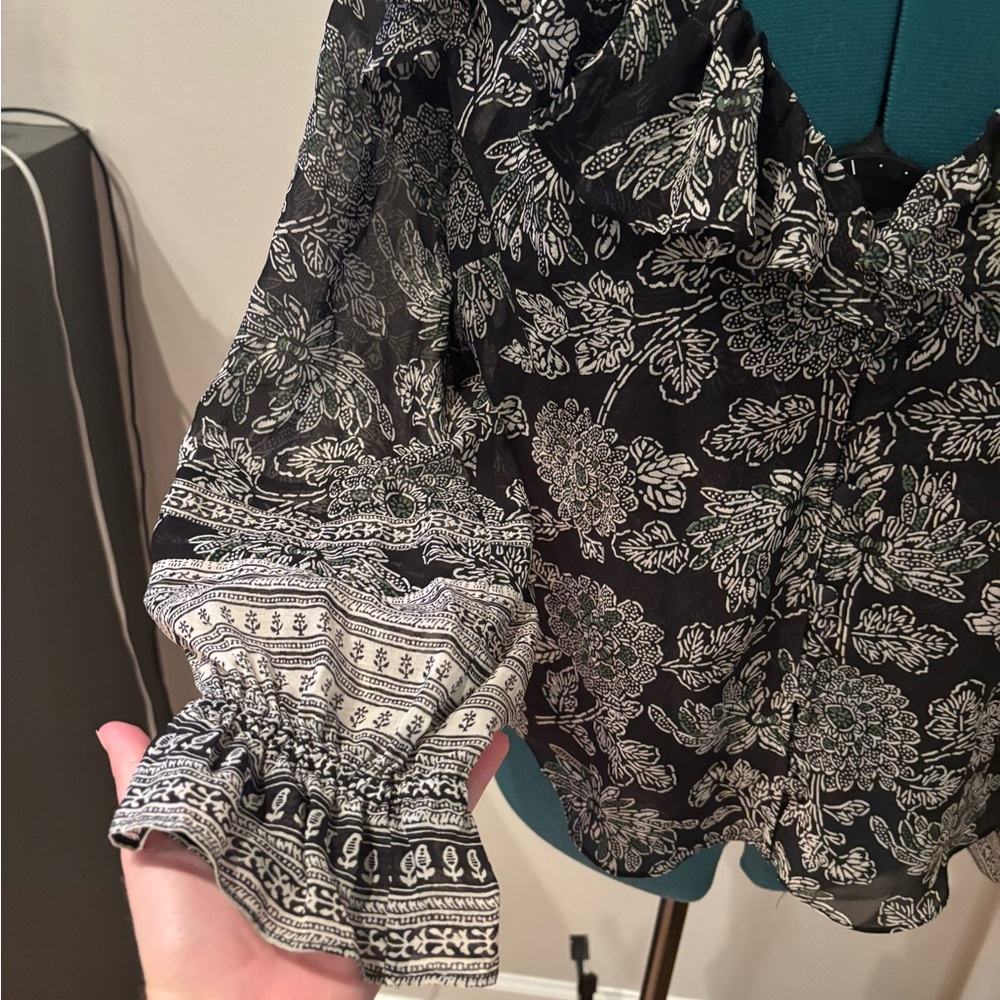 Veronica Beard Black and White Floral Blouse, silk overlay with ruffles, 4 - Picture 4 of 11